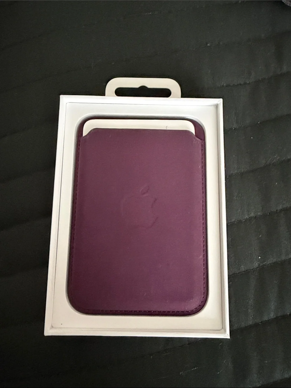 Apple FineWoven MagSafe Wallet - Plum **new never used**